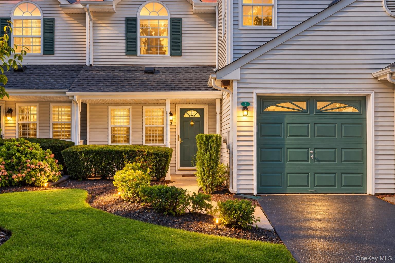 3 Plantation Drive, Hauppauge NY 11788