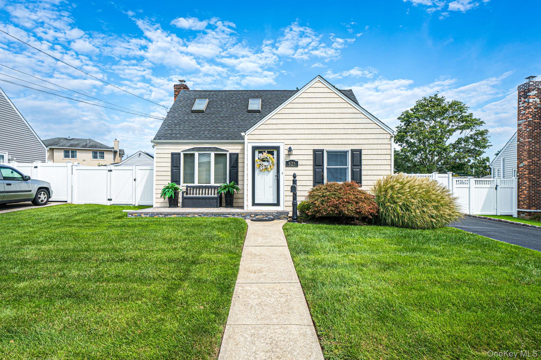 525 Secatogue Avenue, Farmingdale NY 11735