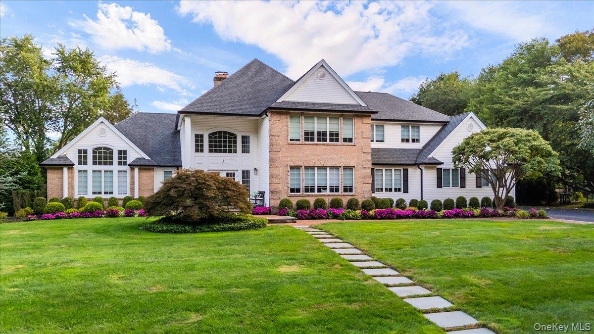5 Landing Court, Dix Hills NY 11746