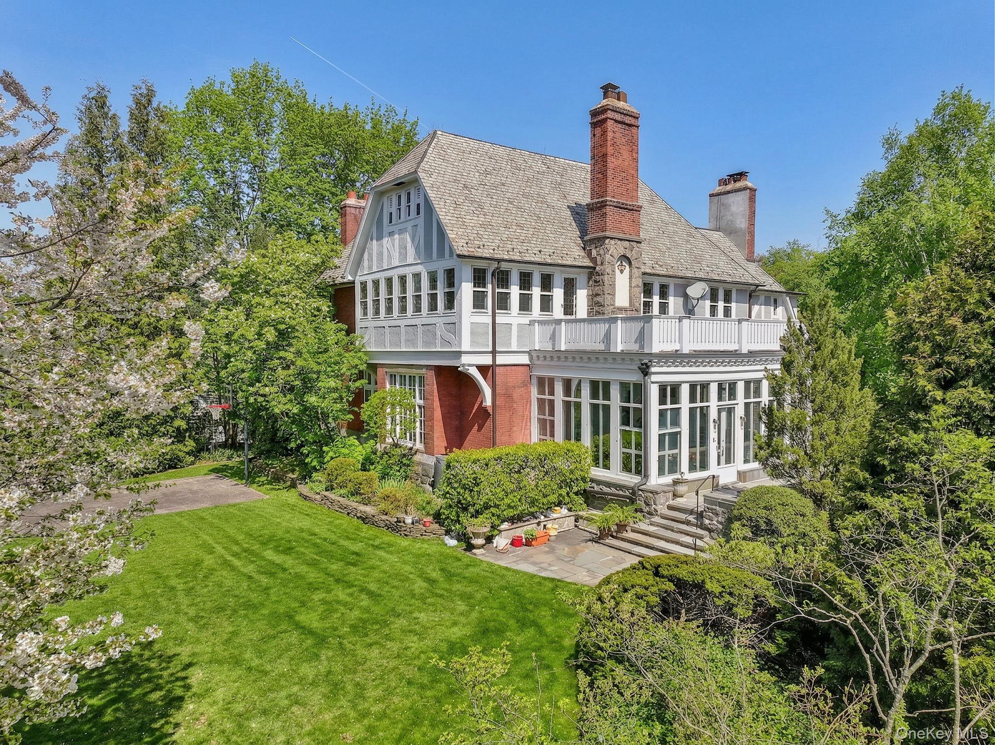 15 Hemlock Road, Bronxville NY 10708