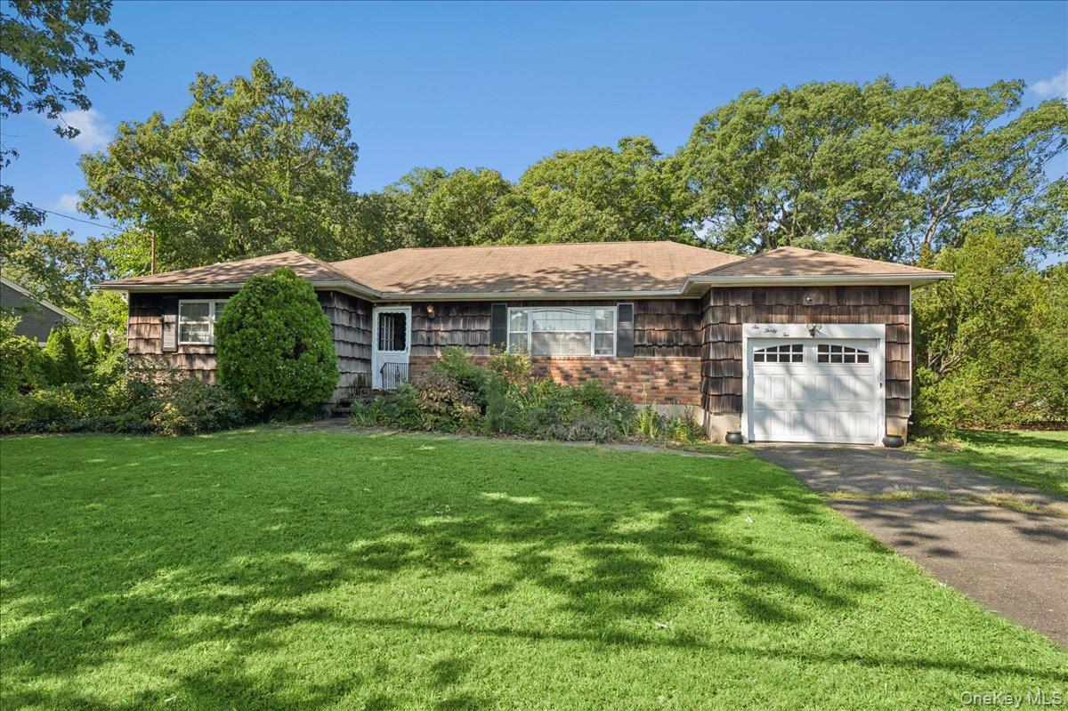 632 Spruce Avenue, Sayville NY 11782