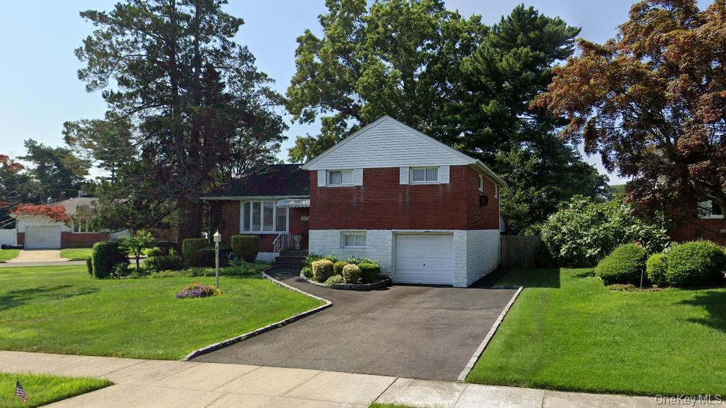47 Felice Crescent, Hicksville NY 11801