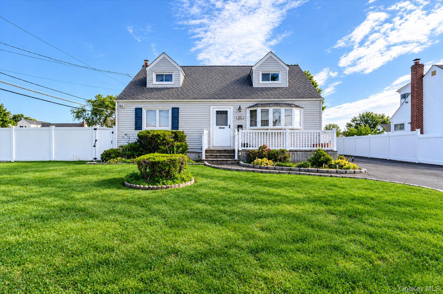 957 N Fulton Avenue, Lindenhurst NY 11757