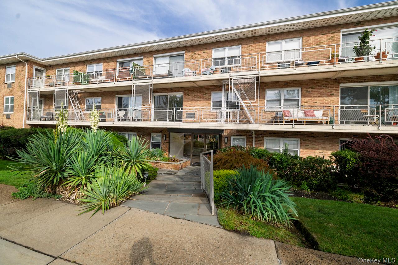 90 South Park Unit B1, Rockville Centre NY 11570