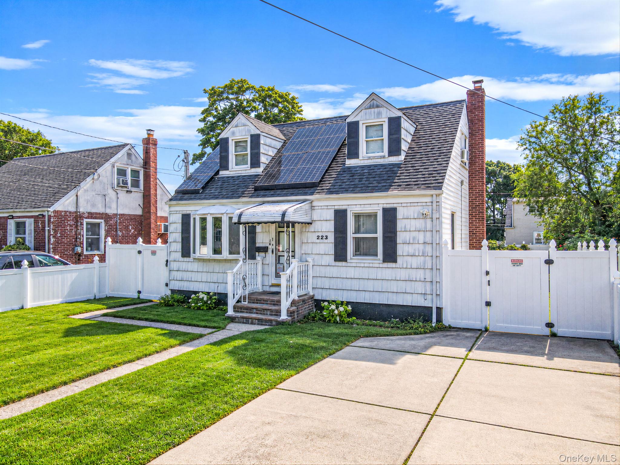223 N Fulton Avenue, Lindenhurst NY 11757