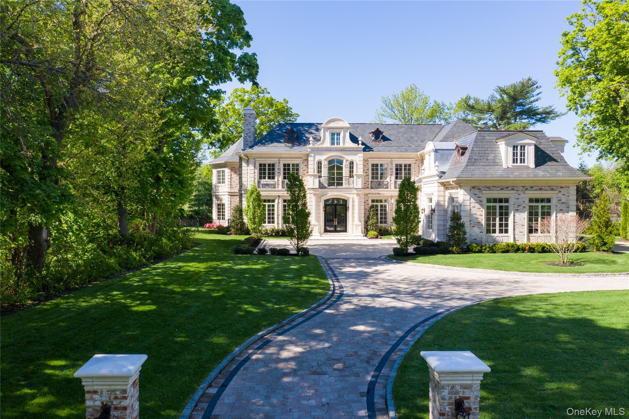 6 Foxwood Road, Great Neck NY 11024