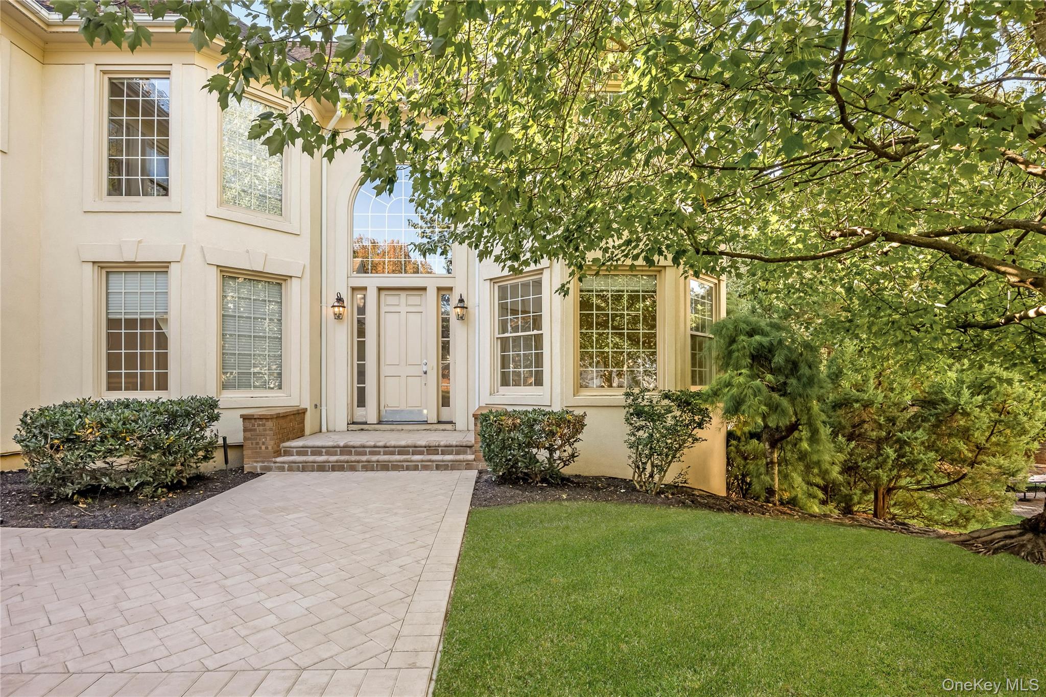 61 Charney Court, Manhasset NY 11030