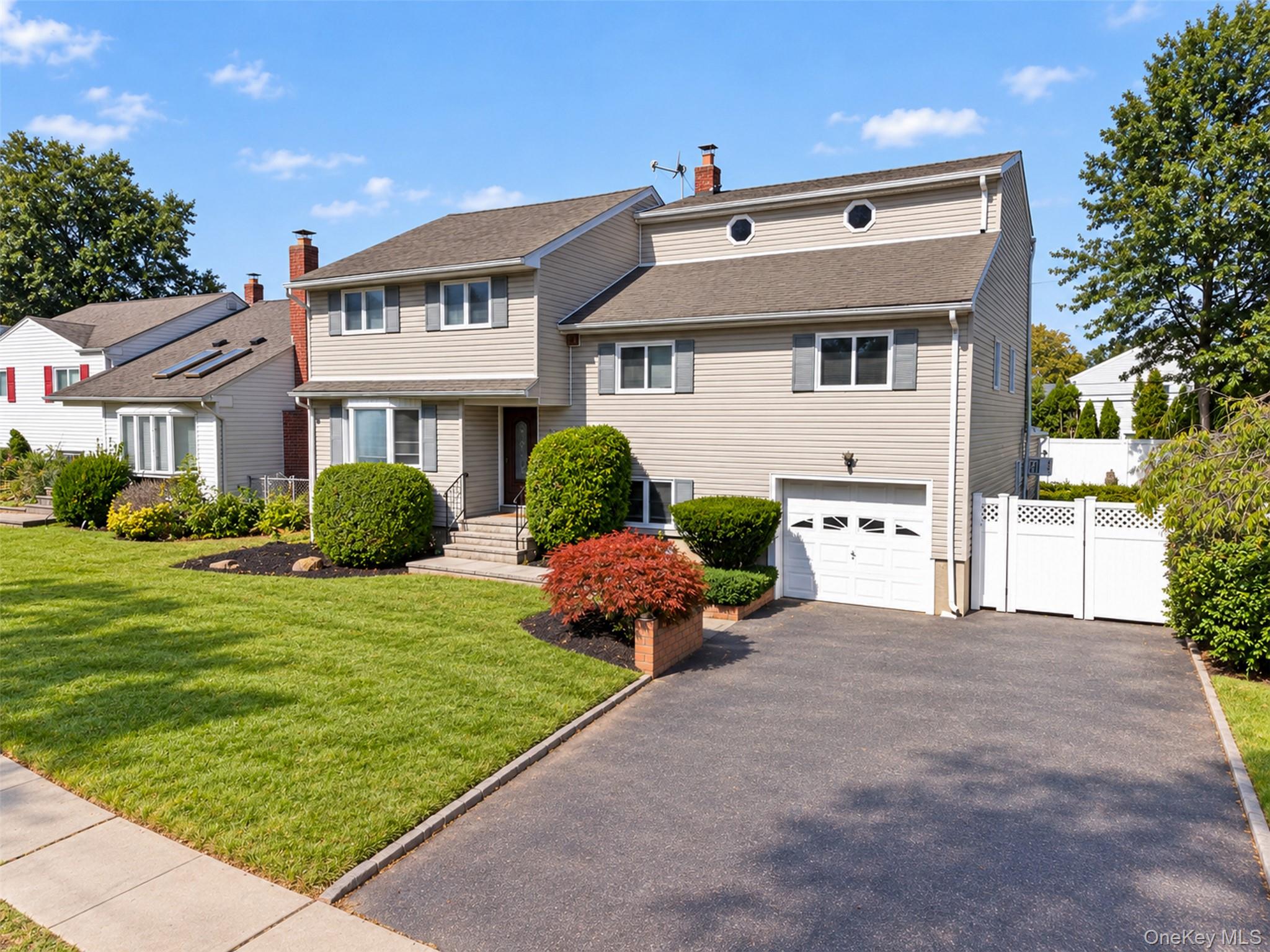 11 Lincrest Street, Syosset NY 11791