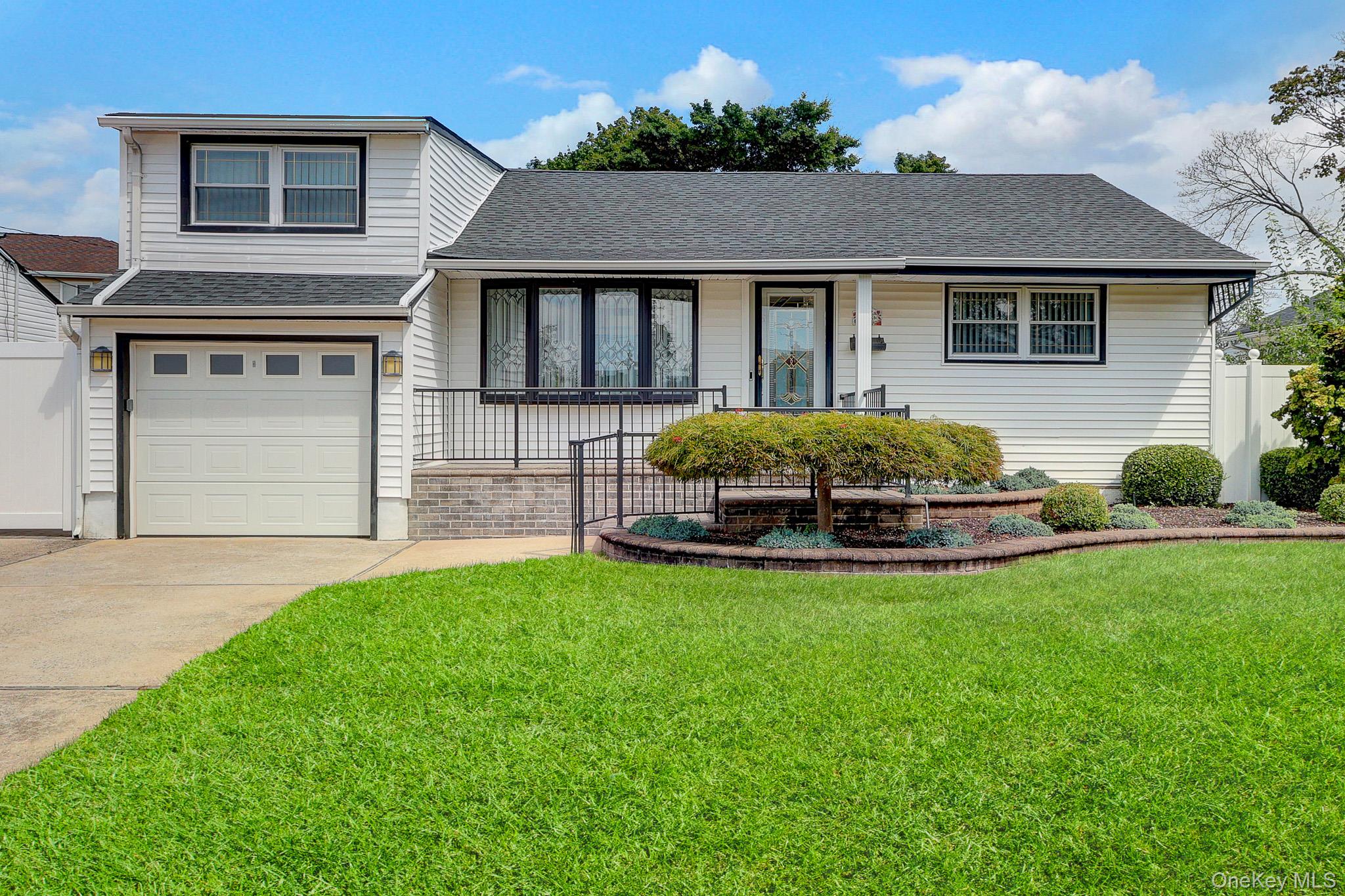 148 S Dean Street, Hicksville NY 11801