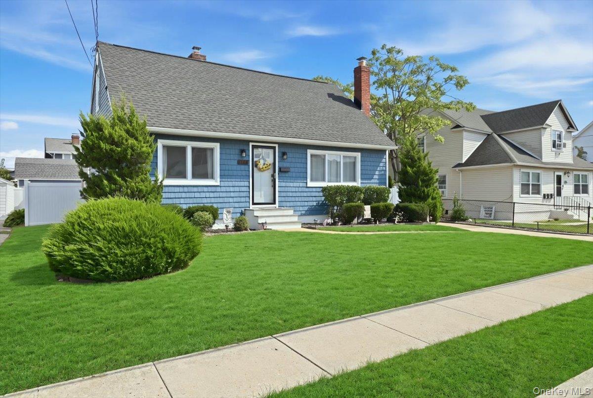 293 Roosevelt Avenue, Freeport NY 11520