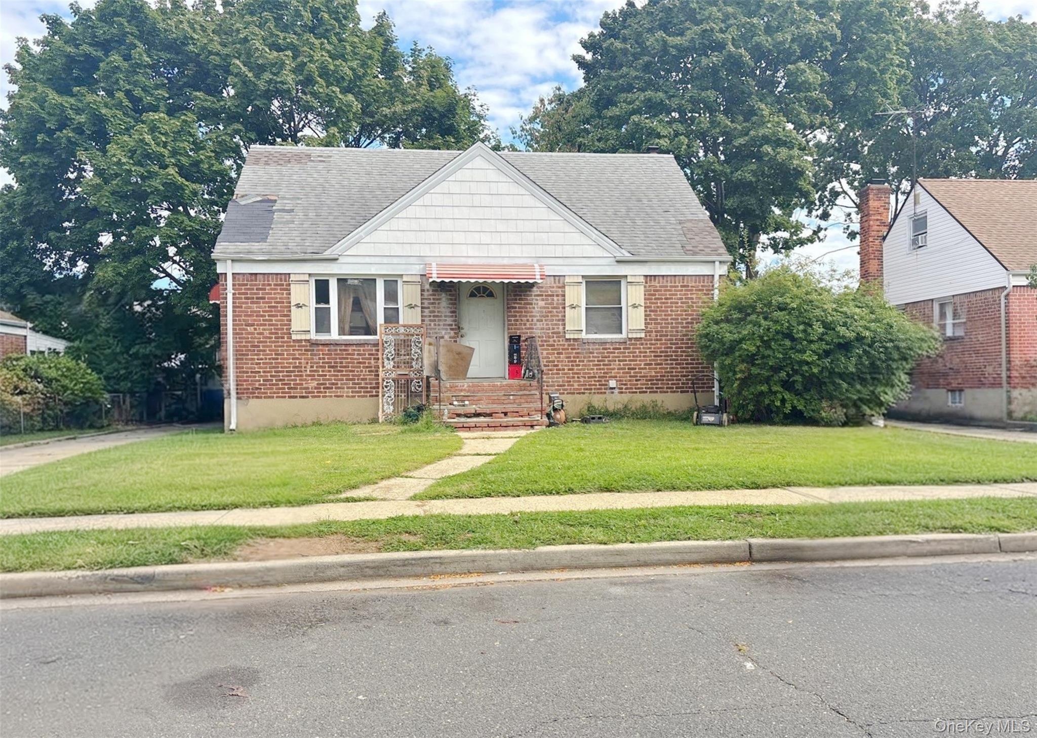 89 Chase Street, Hempstead NY 11550