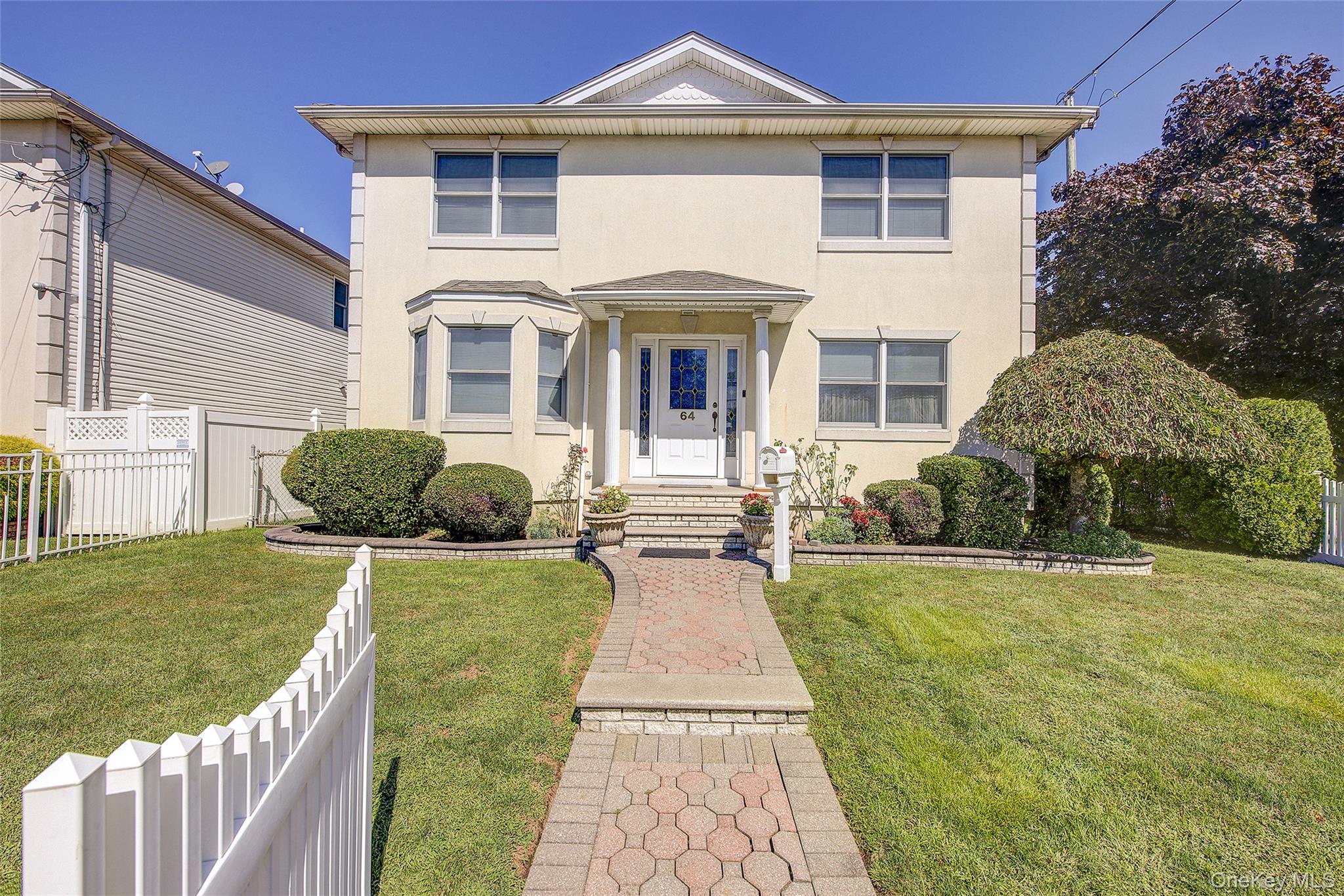 64 Cottage Place, Mineola NY 11501