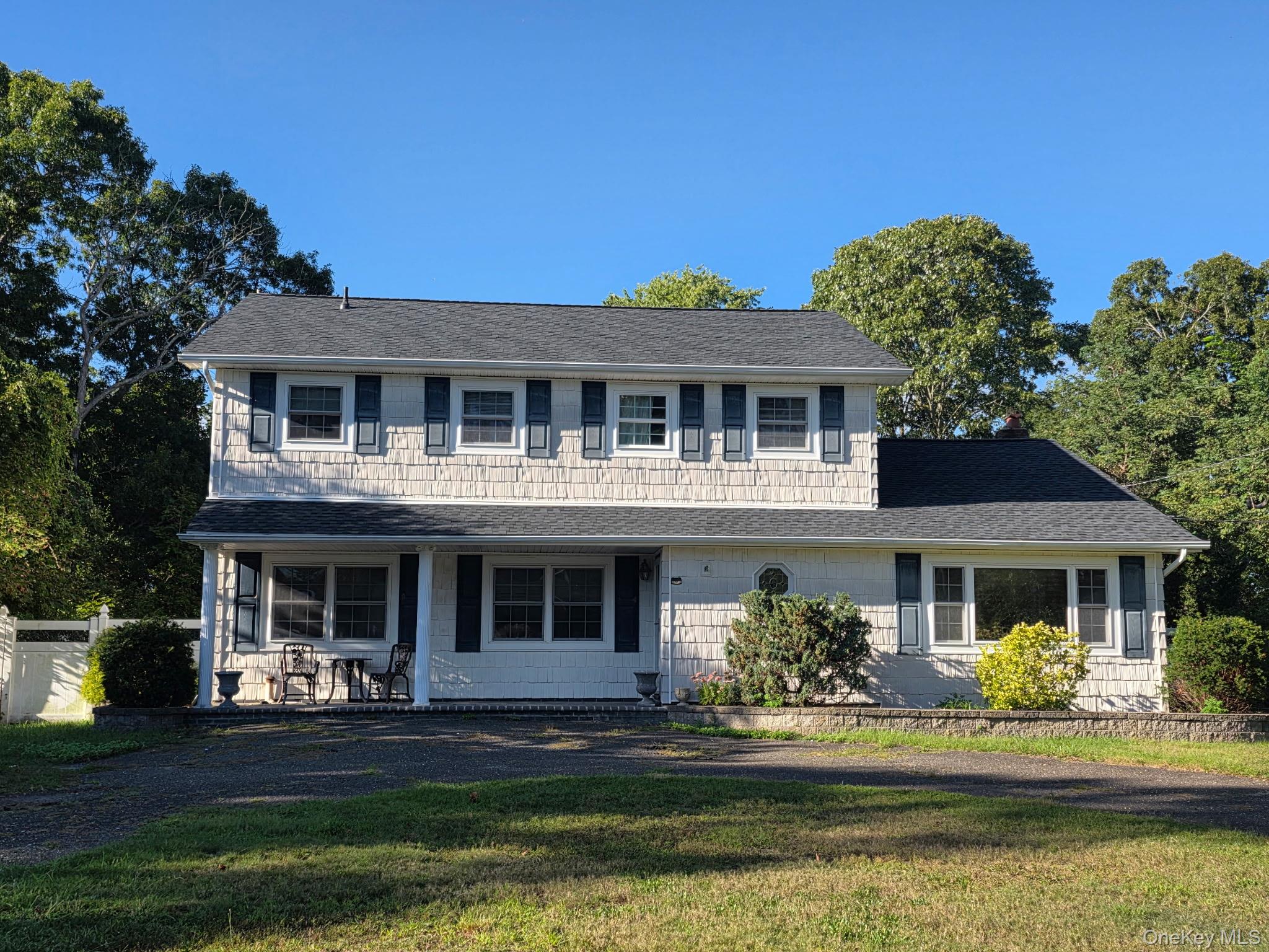 343 Mohawk Place, Holbrook NY 11741