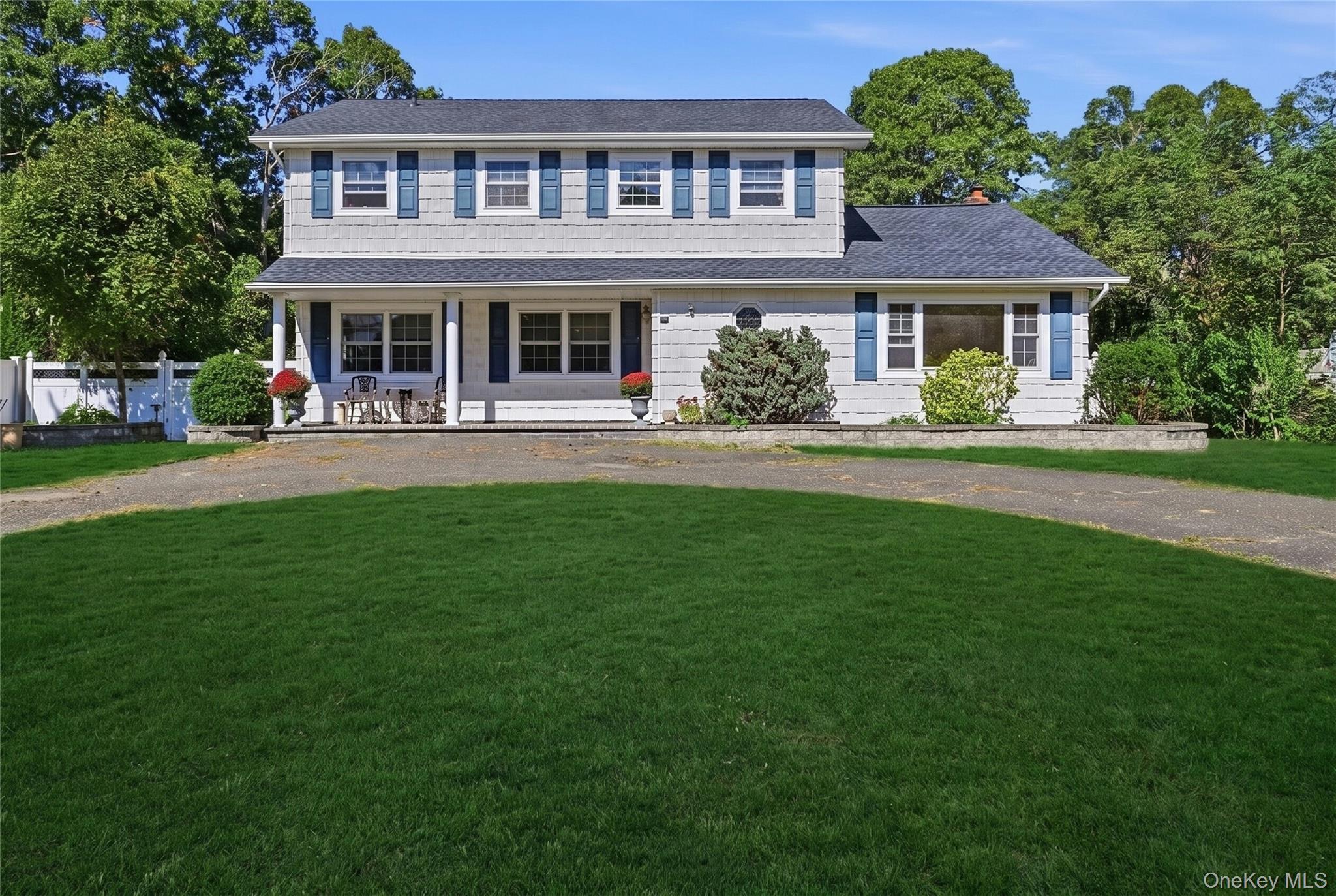 343 Mohawk Place, Holbrook NY 11741