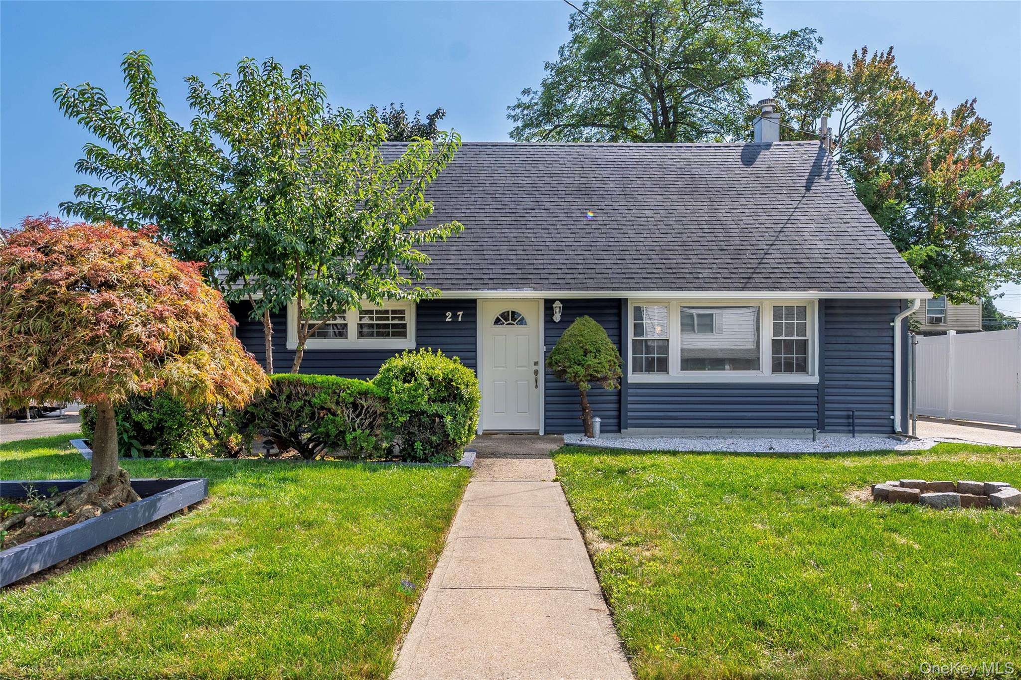 27 Park Lane, Bethpage NY 11714