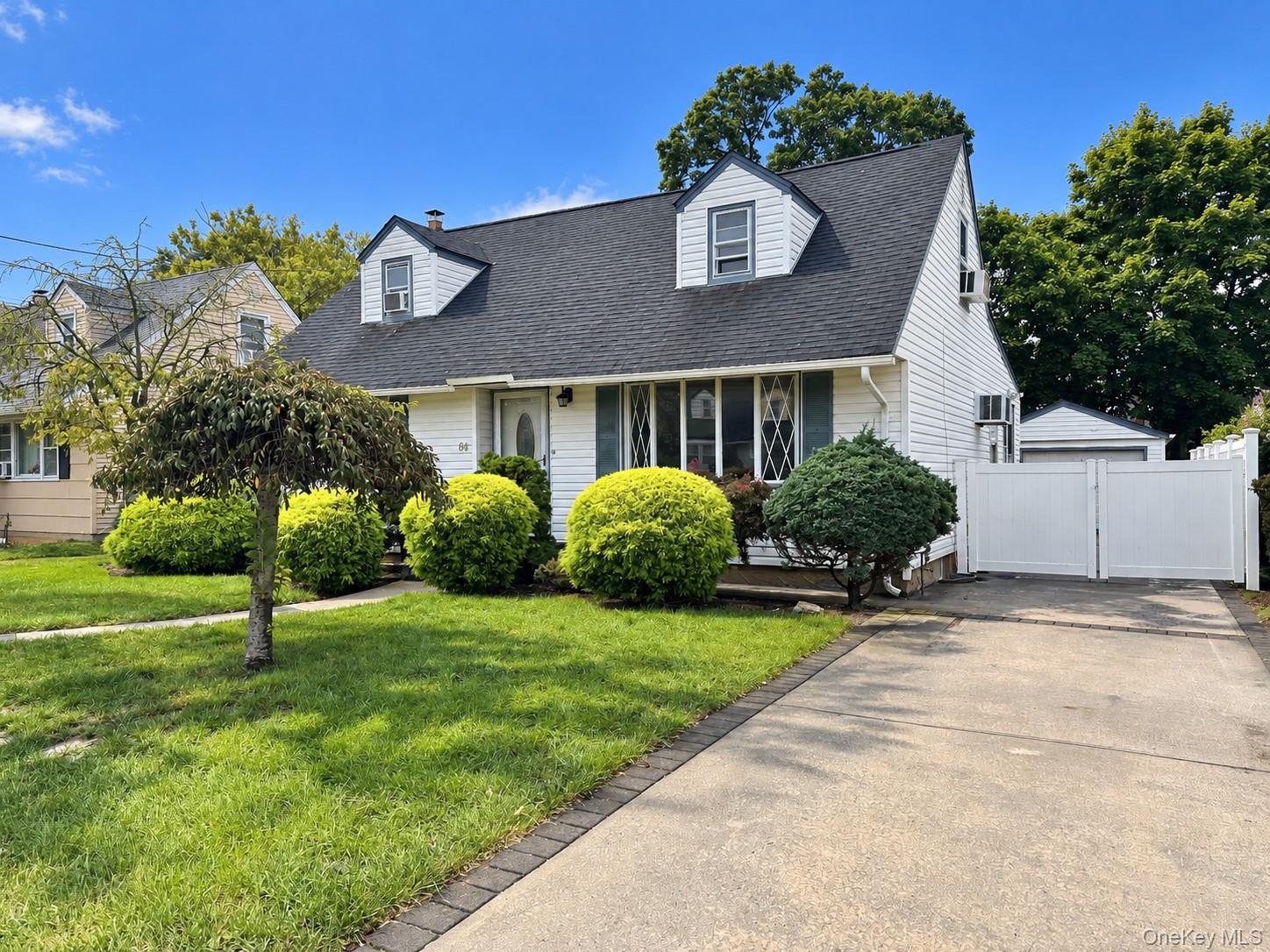 64 E Fenimore Street, Valley Stream NY 11580