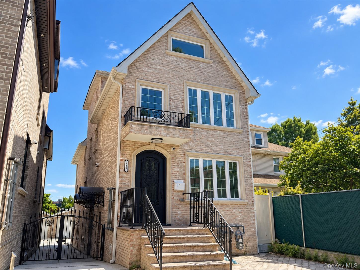 7-17 college Place, College Point NY 11356