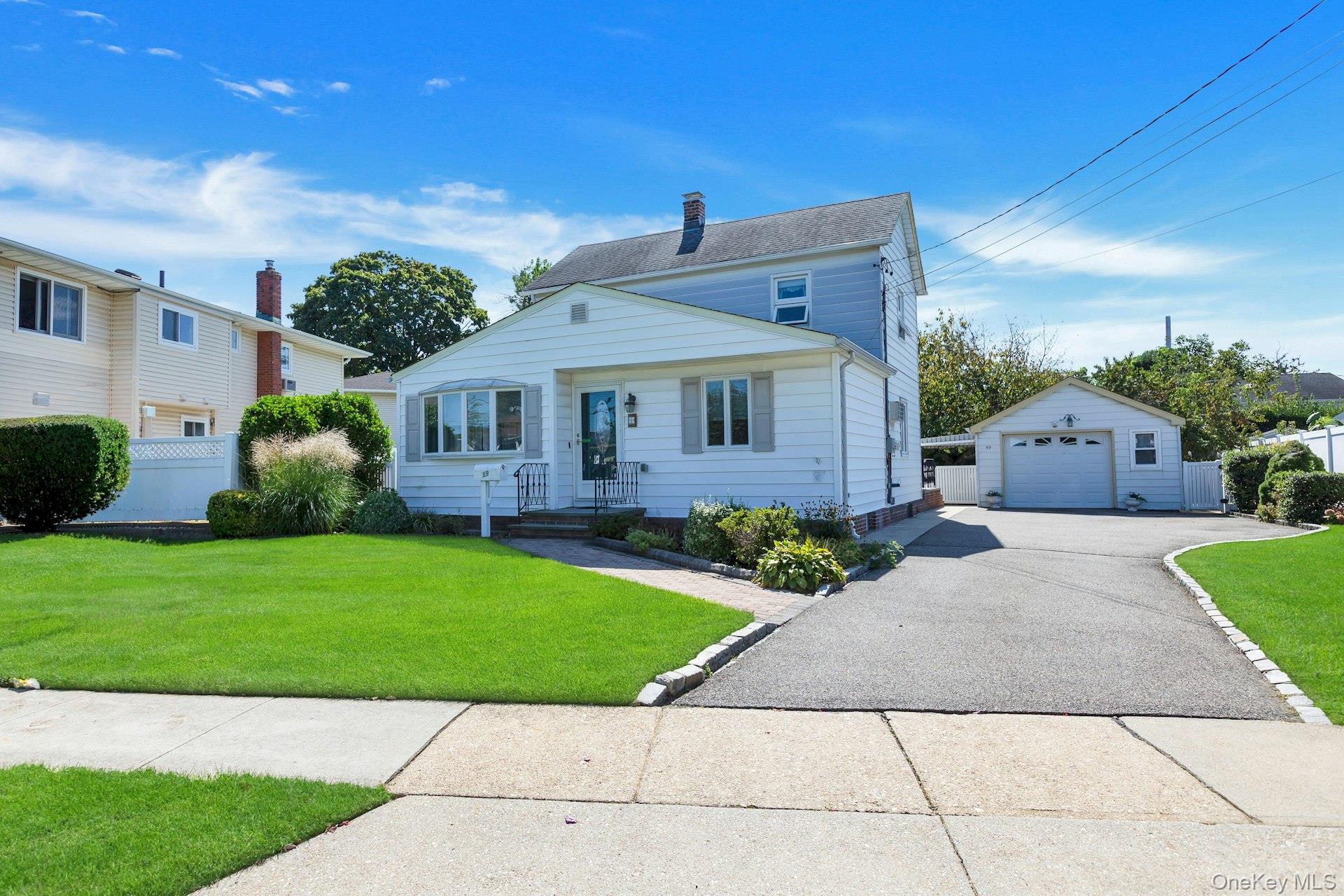 59 11th Street, Hicksville NY 11801