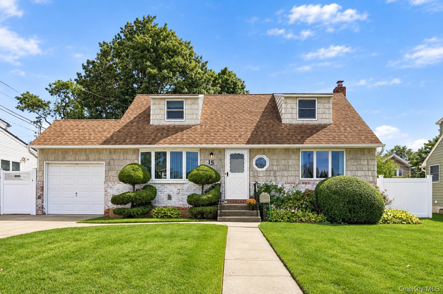 15 Scholl Drive, Farmingdale NY 11735