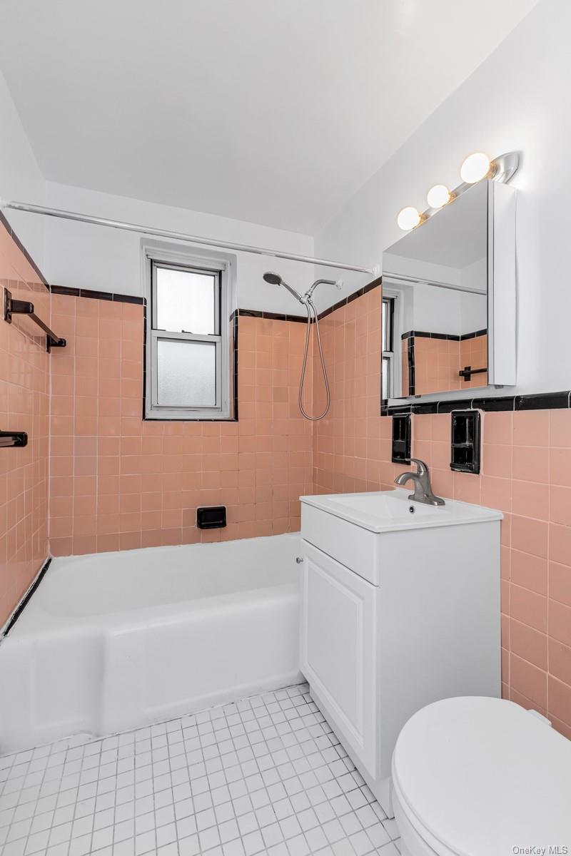 67-07 Yellowstone Boulevard Unit 5F, Forest Hills NY 11375