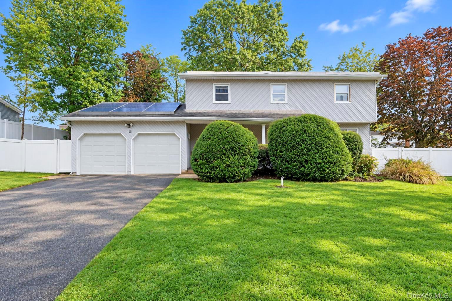 38 Waterford Drive, Wheatley Heights NY 11798