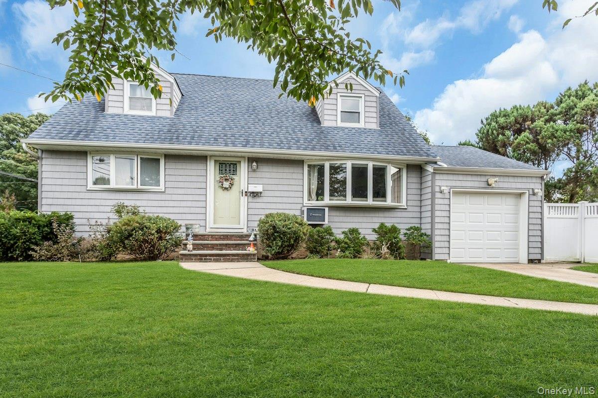 8 N Summit Drive, Massapequa NY 11758