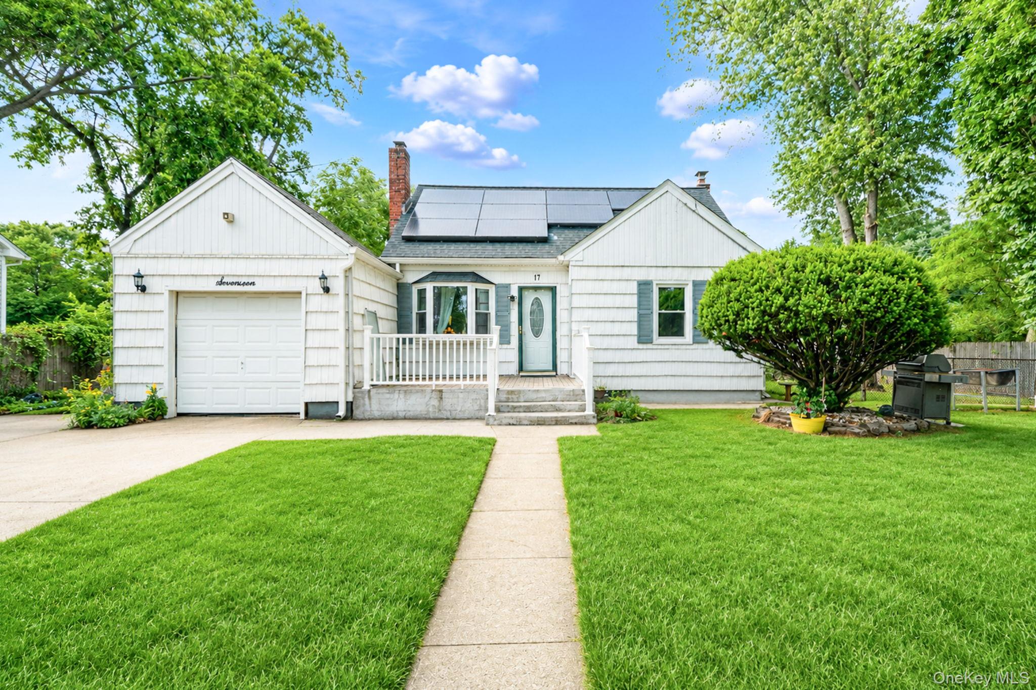 17 Maple Street, Brentwood NY 11717