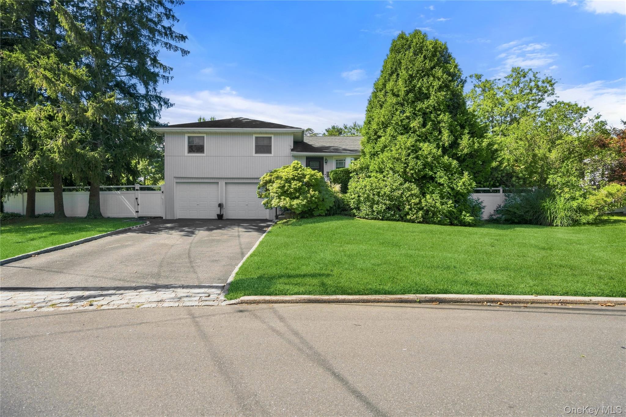 19 W Farms Lane, Commack NY 11725