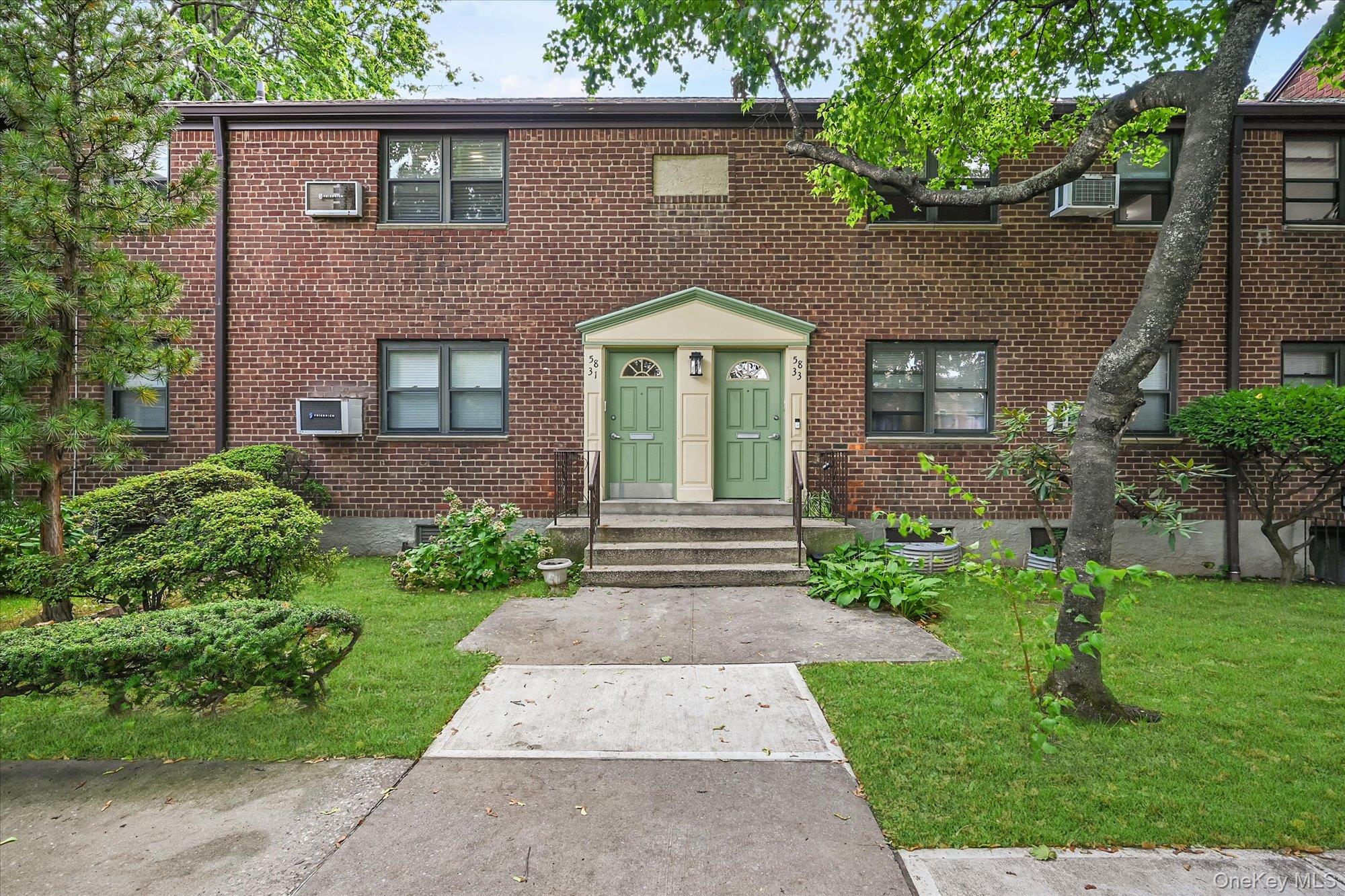 58-33 246th Crescent Unit 0647, Douglaston NY 11362