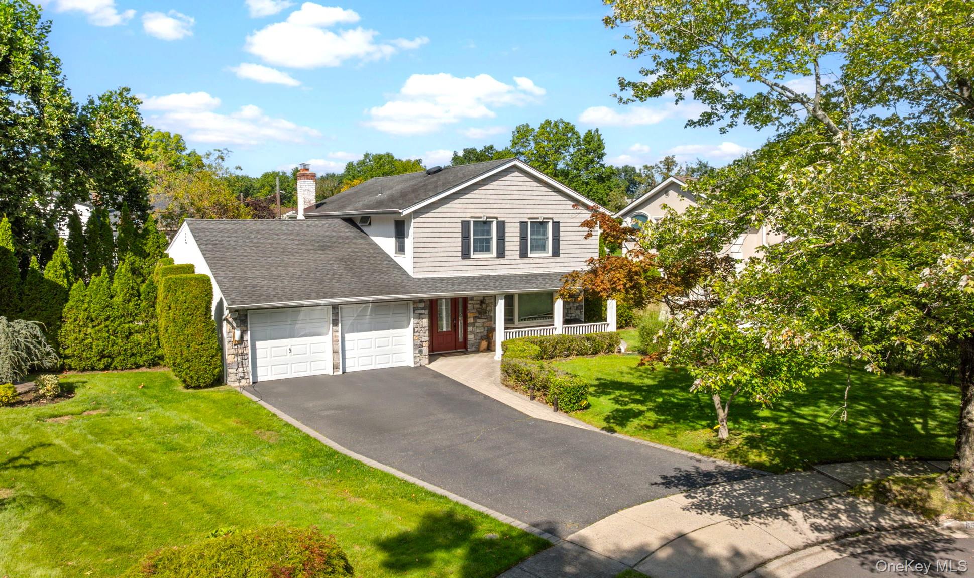 89 Brook Court S, New Hyde Park NY 11040
