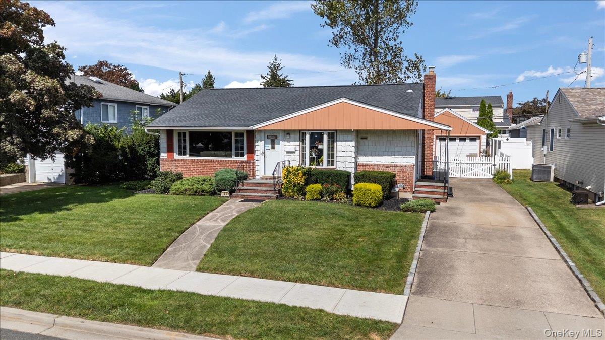 41 Cornell Lane, Hicksville NY 11801