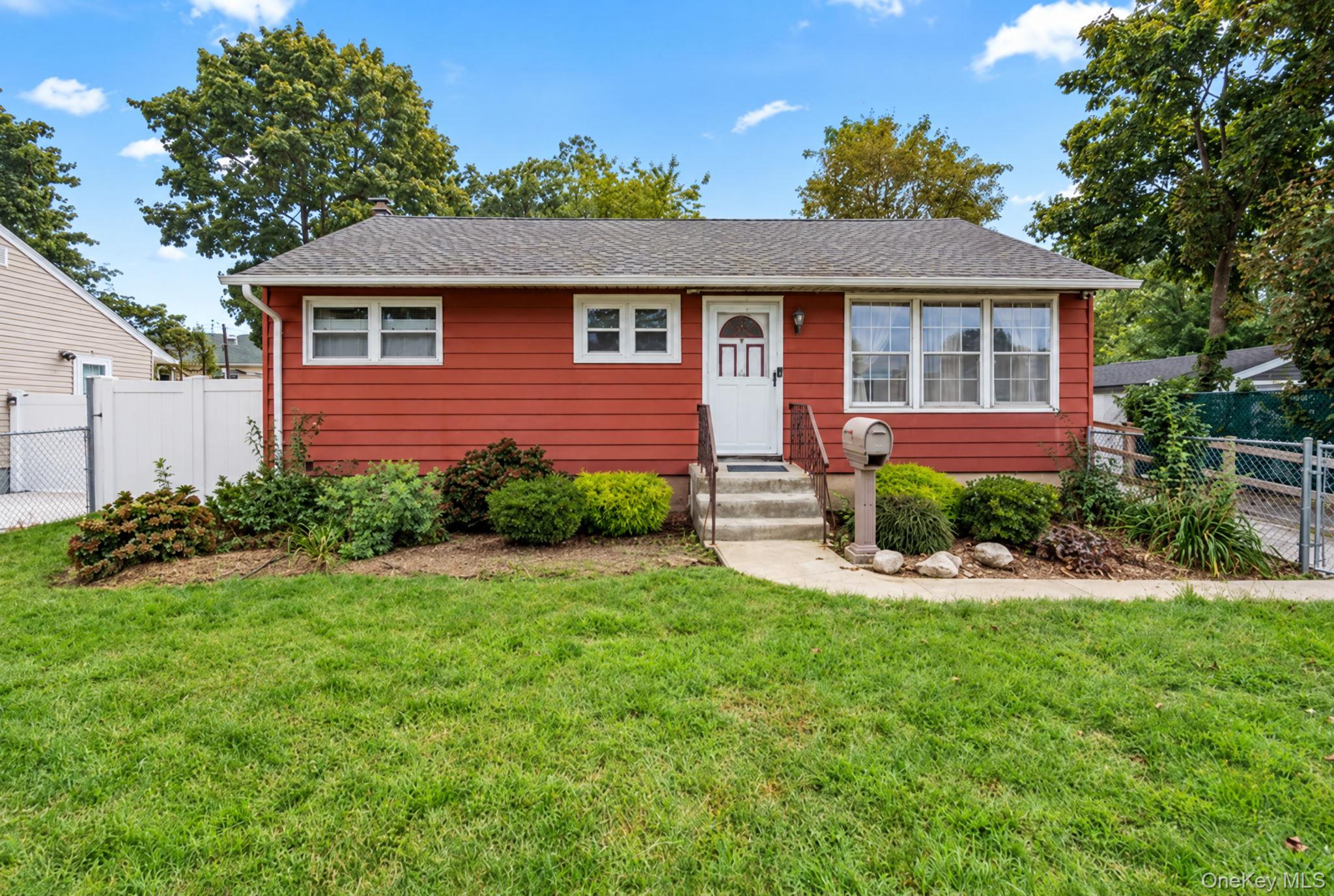 5 Prospect Street W, Amityville NY 11701