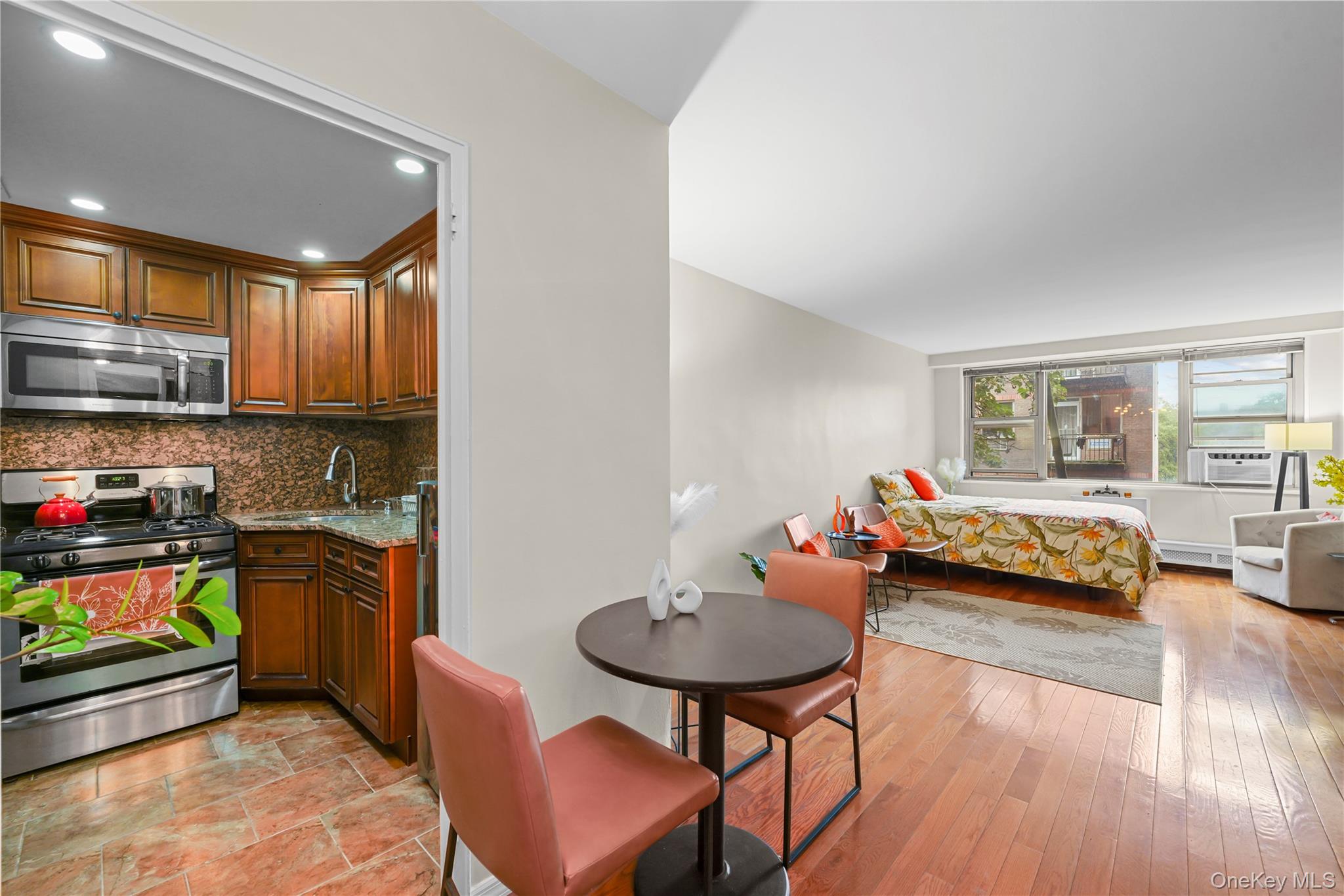 81-11 45th Avenue Unit 3V, Elmhurst NY 11373