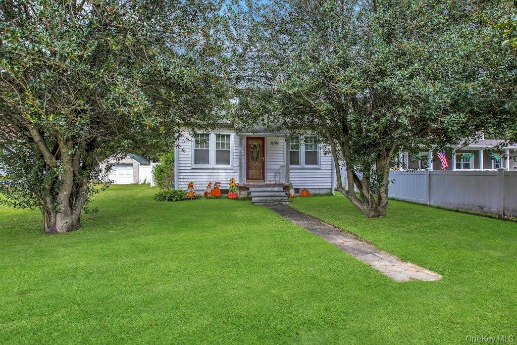 7 Eastover Road, Sayville NY 11782