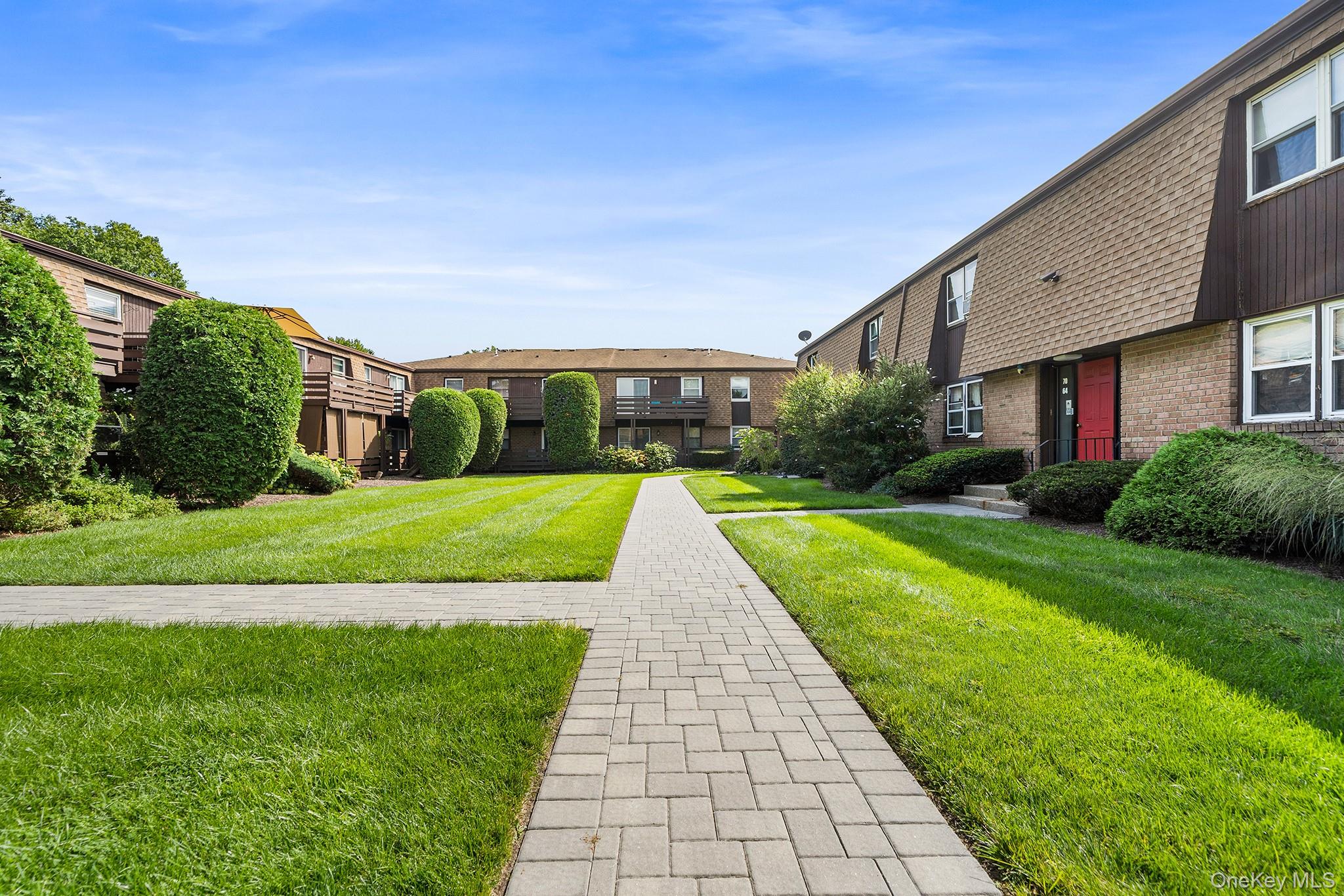 63 New Holland Village, Nanuet NY 10954