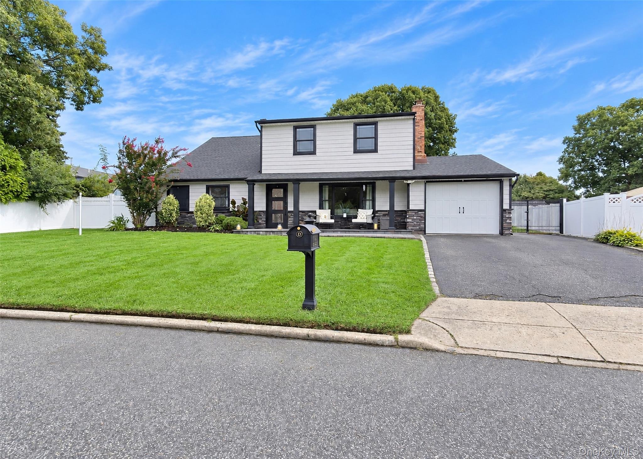 188 Glen Summer Road, Holbrook NY 11741
