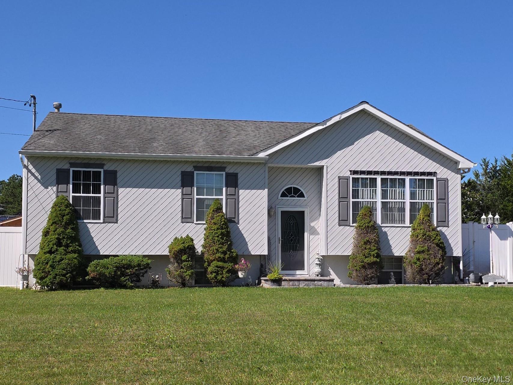 906 Bayview Avenue, Bellport NY 11713