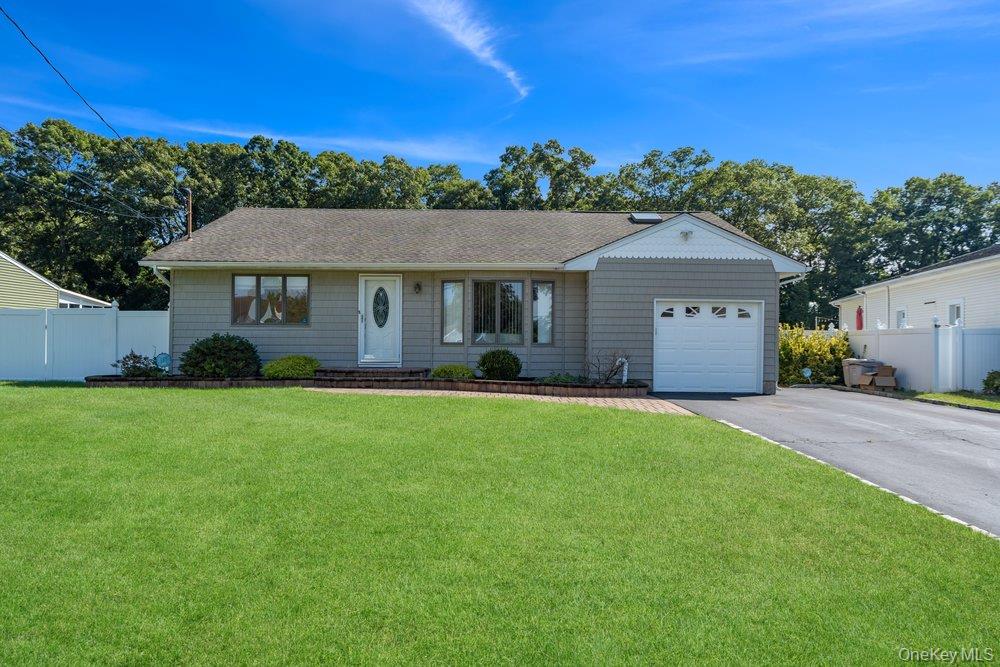 21 Seusing Boulevard, Ronkonkoma NY 11779
