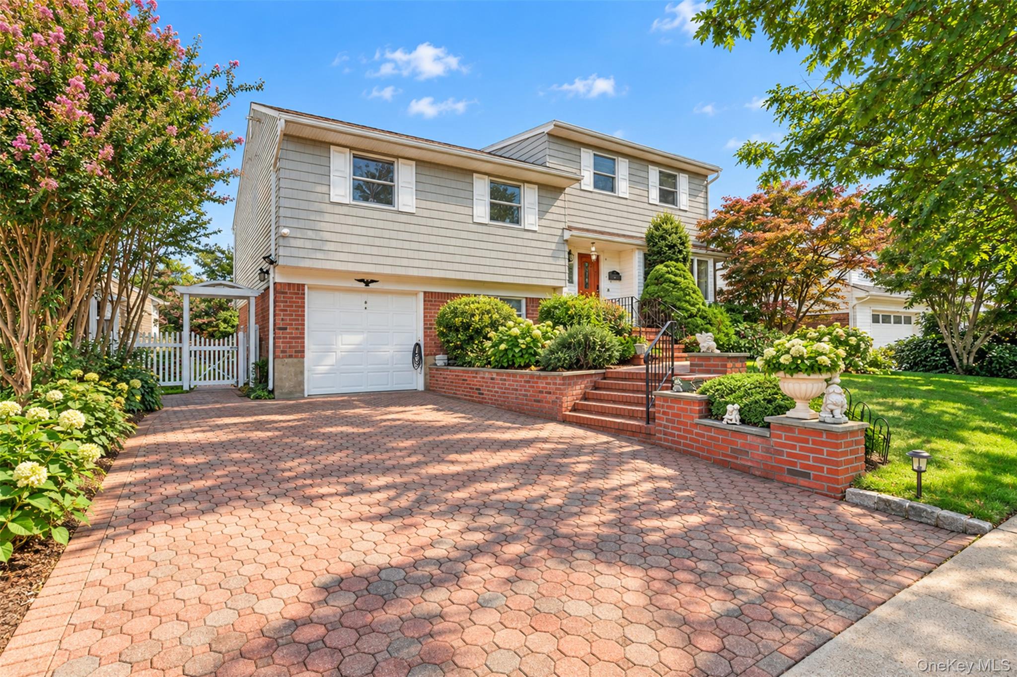 31 Colony Lane, Syosset NY 11791