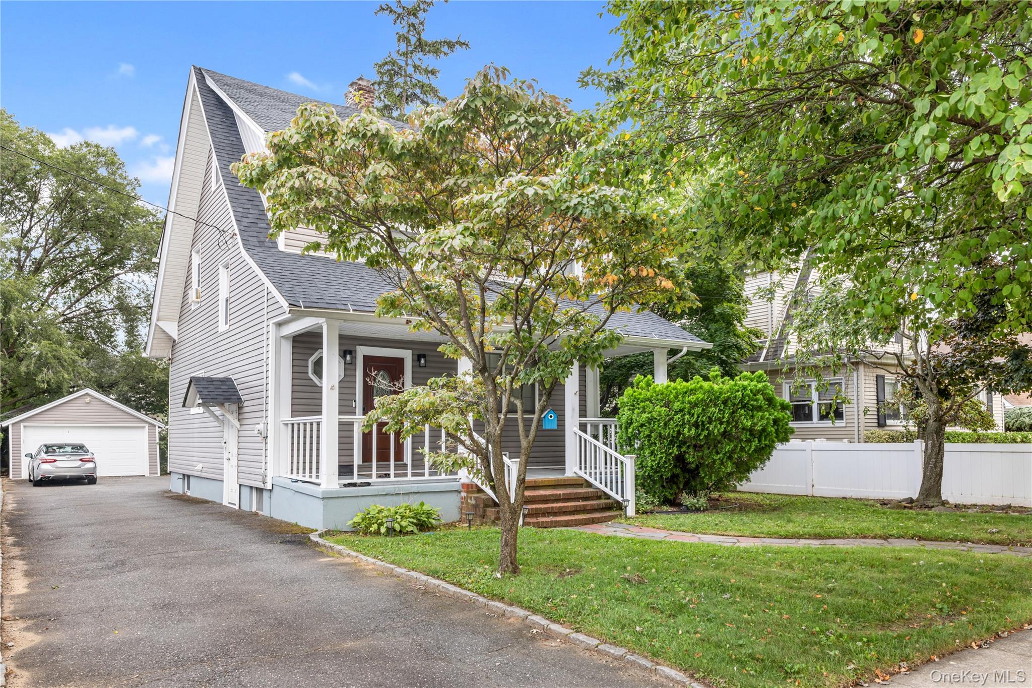 8 Rolling Street, Lynbrook NY 11563
