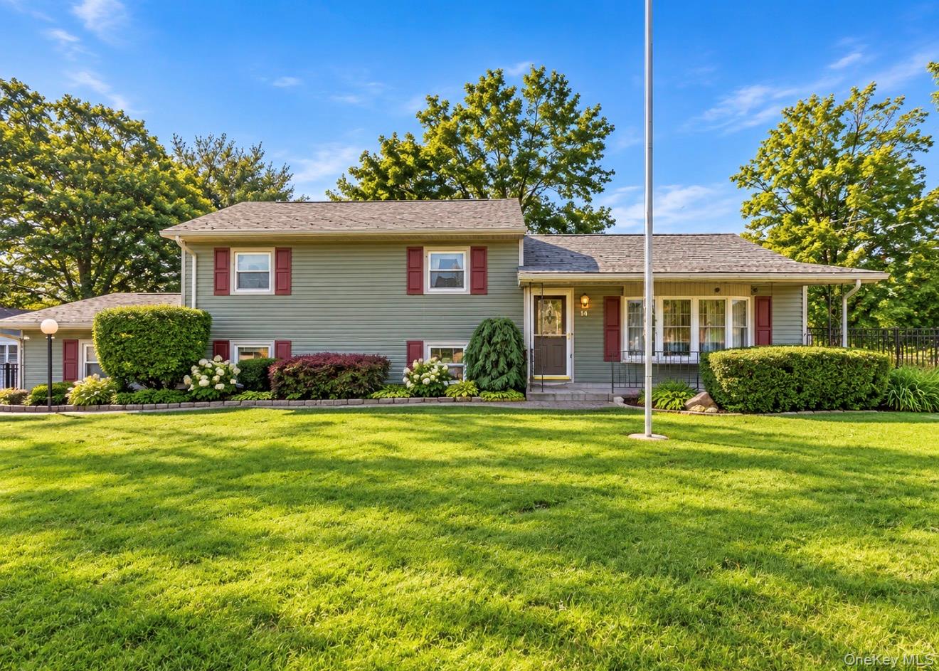 14 Valewood Drive, New Windsor NY 12553