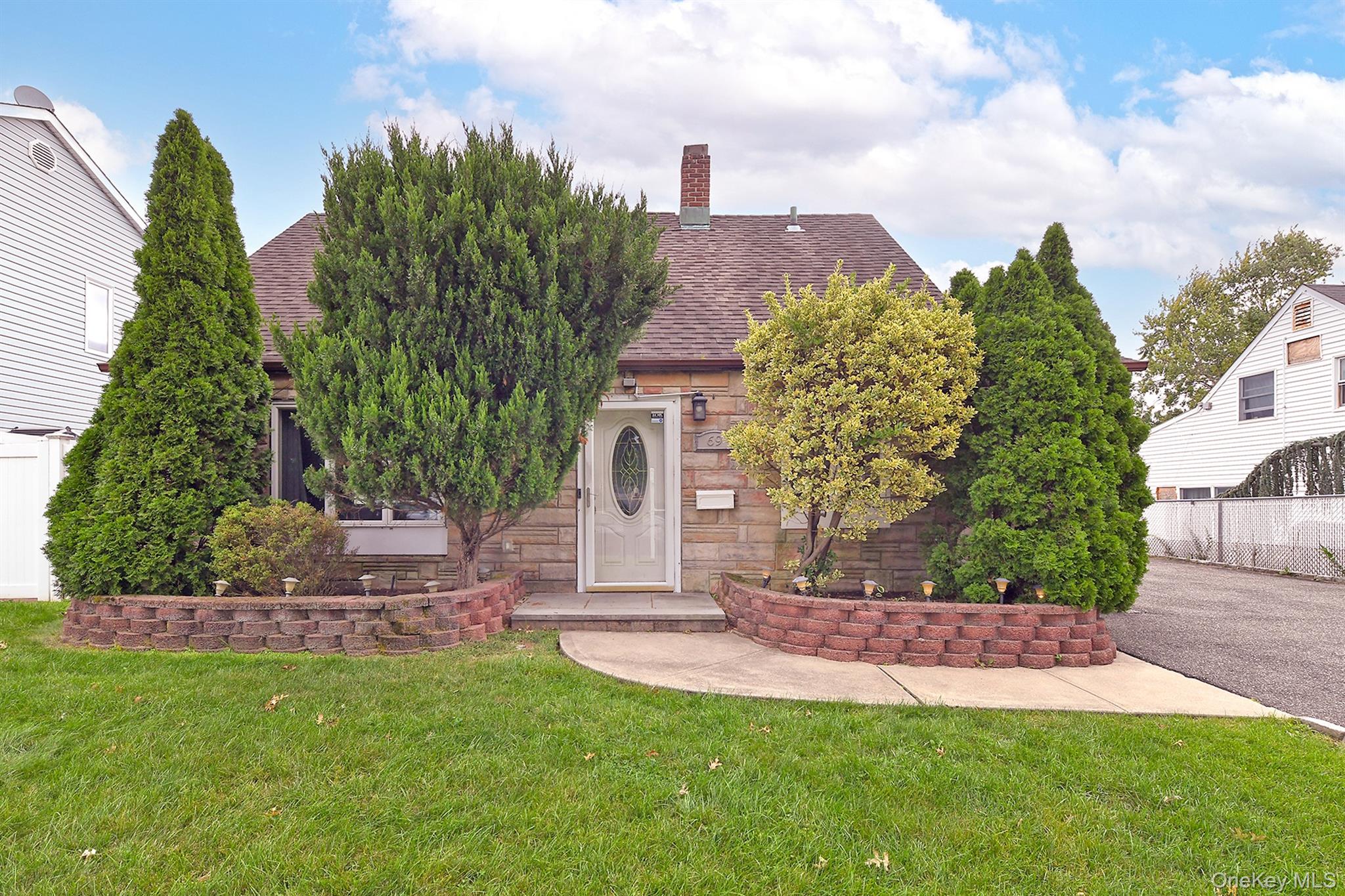 69 Slate Lane, Levittown NY 11756