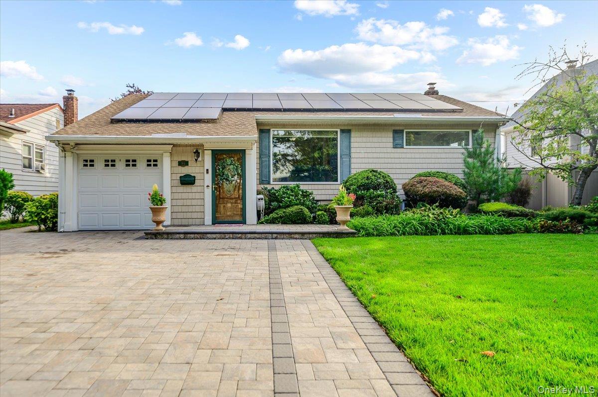91 Flower Road, Valley Stream NY 11581