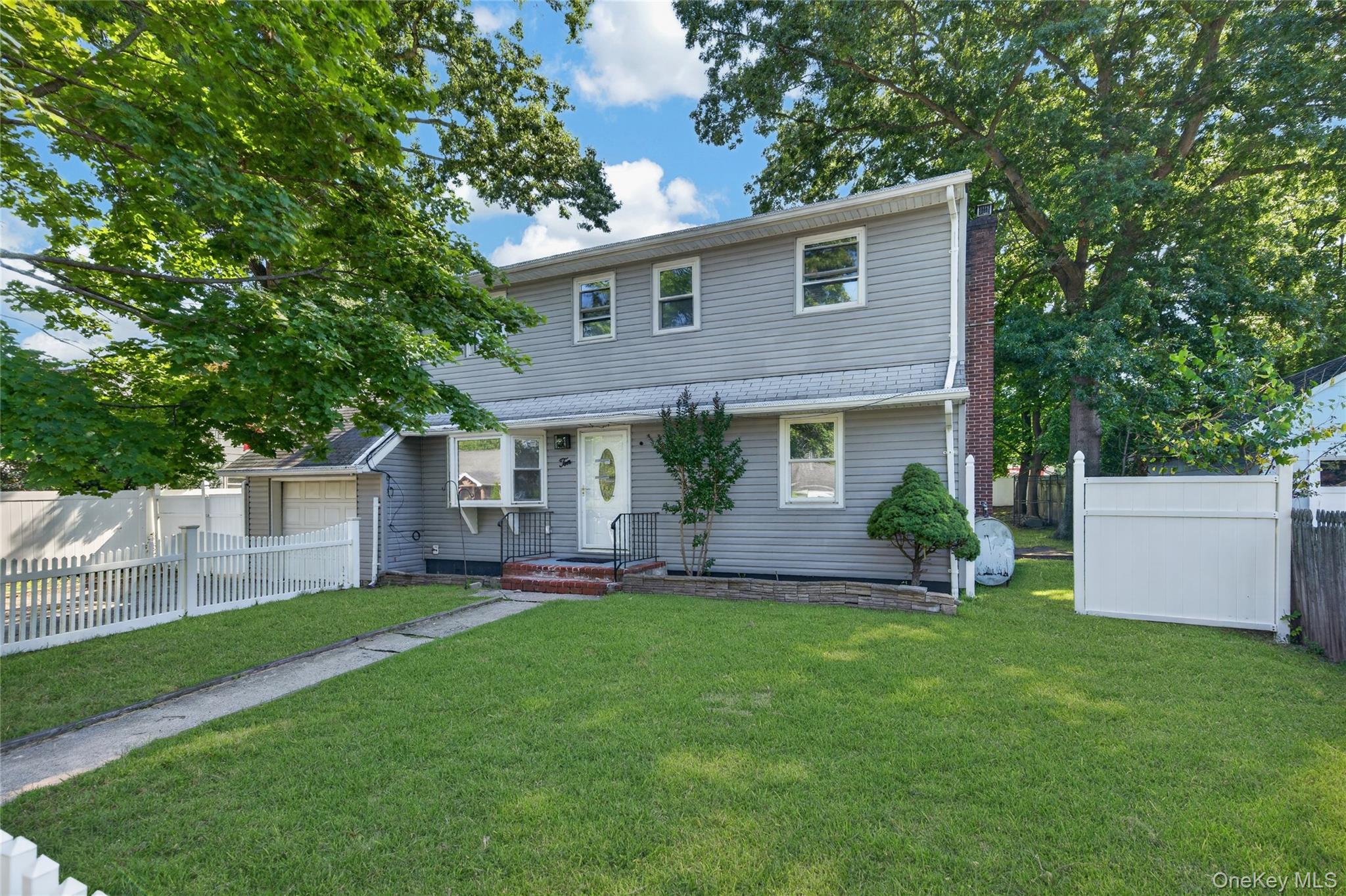 10 Field Place, Huntington Station NY 11746