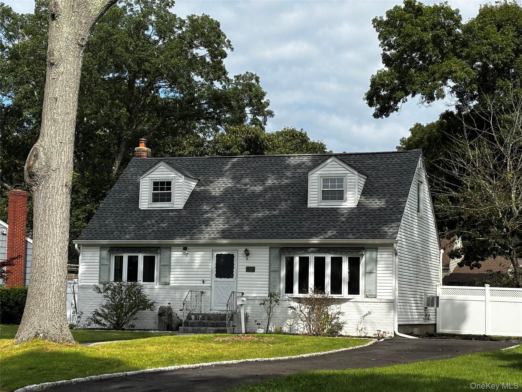 105 Rutledge Road, North Babylon NY 11703