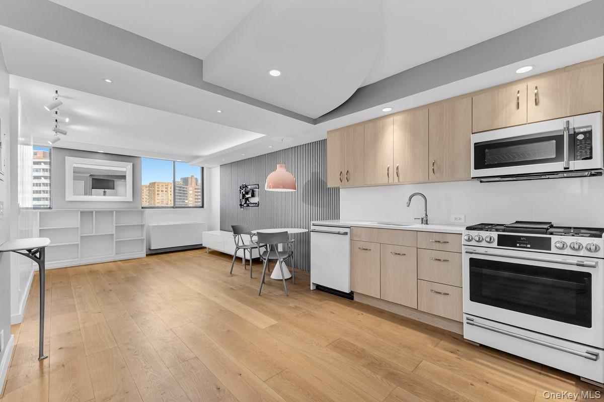 62-54 97th Place Unit 9M, Rego Park NY 11374