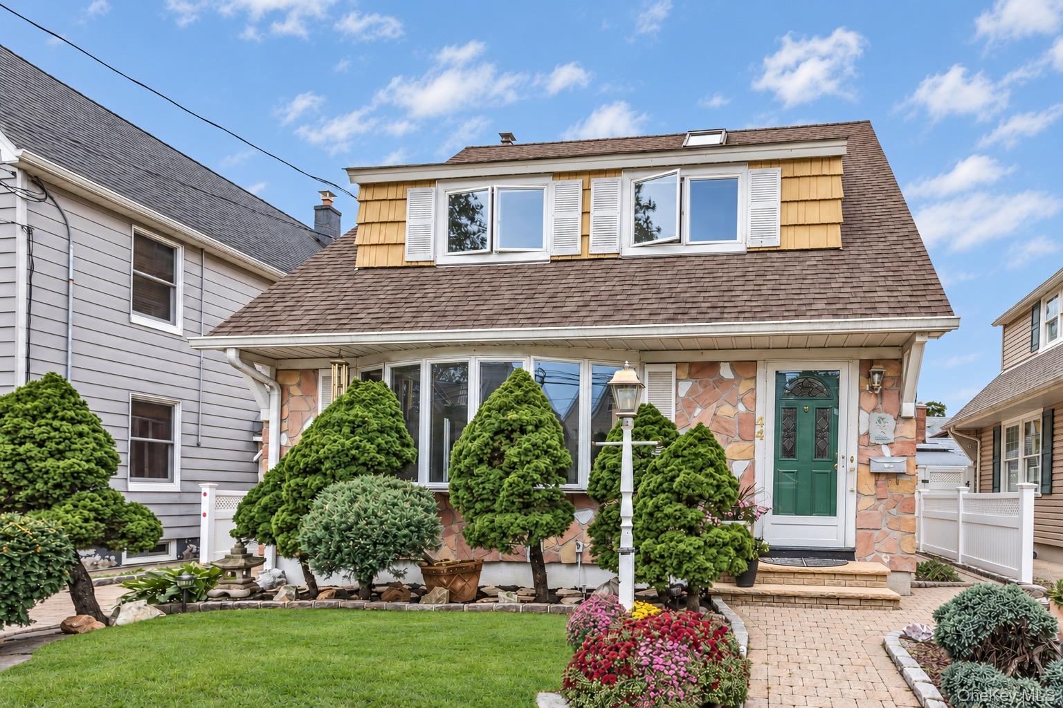 44 Capitol Avenue, Williston Park NY 11596