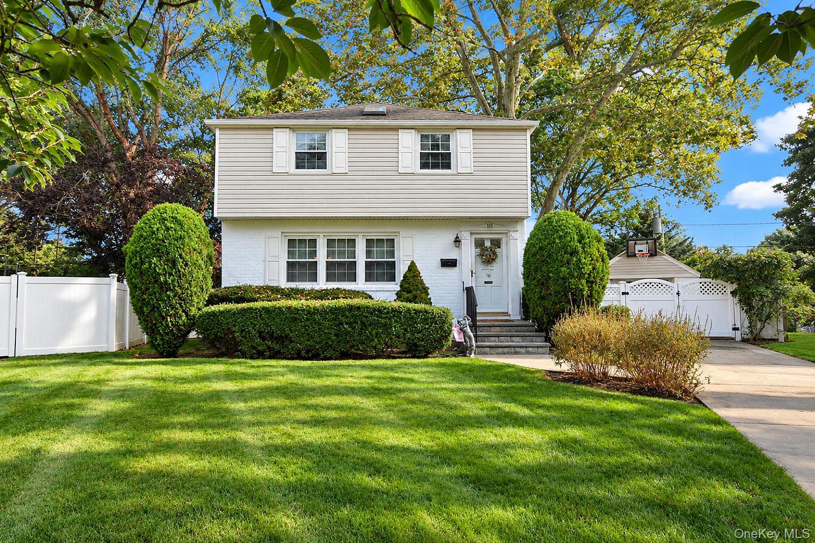 10 Alton Court, Merrick NY 11566