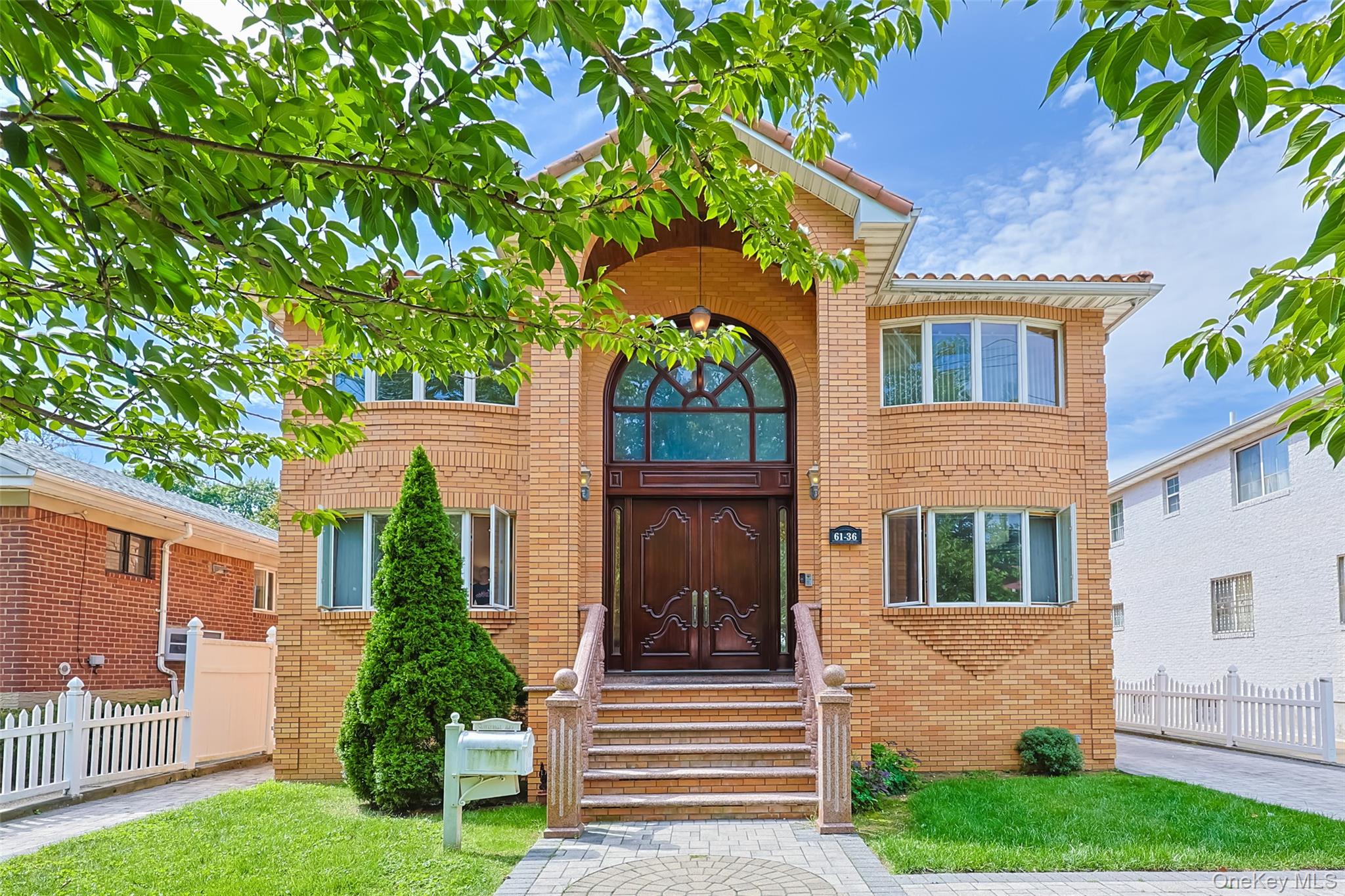 61-36 Cloverdale Blvd, Oakland Gardens NY 11364