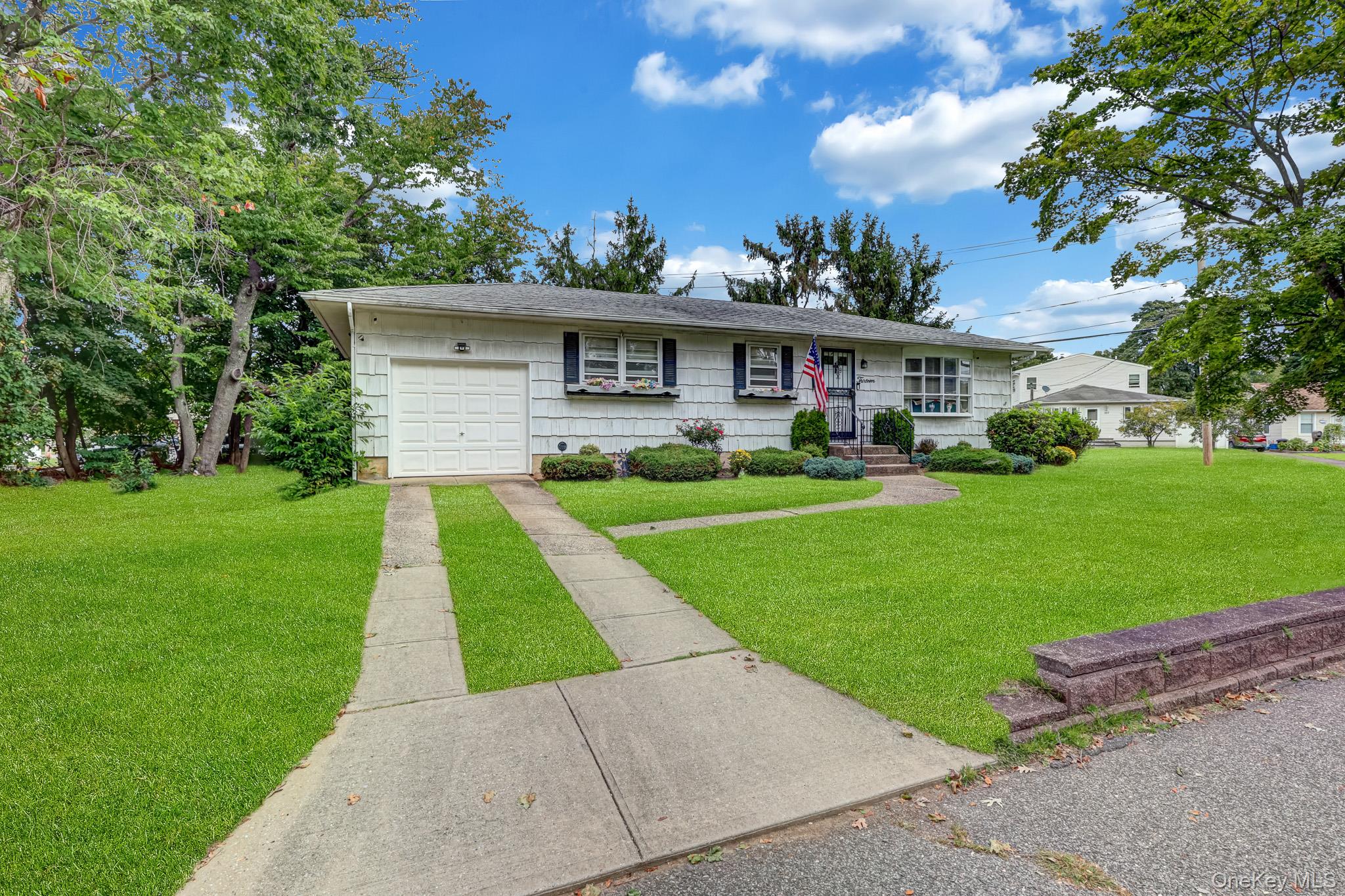 13 Haight Street, Deer Park NY 11729